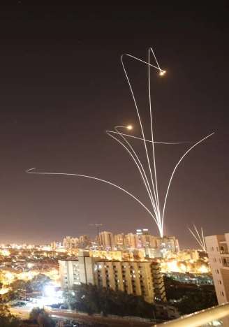 Iron Dome stopper raketter over Ashkelon